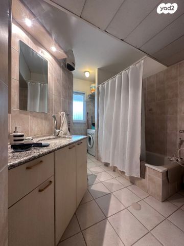 דירה, שלונסקי, 2003, רעננה