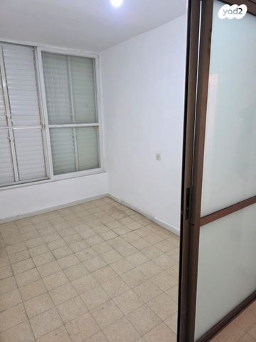 דירה, מבצע סיני 15, רמת יוסף, בת ים