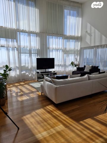 ניסים אלוני 