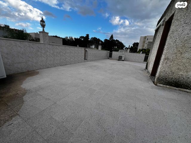 בית פרטי/ קוטג', זינגר, מרכז העיר, סביניה, הוותיקה, קרית ביאליק