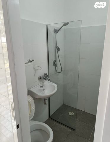 דירה, יציאת אירופה תש"ז, קרית שפרינצק, חיפה