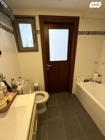 דירה, הנמל, נאות רבין, יבנה