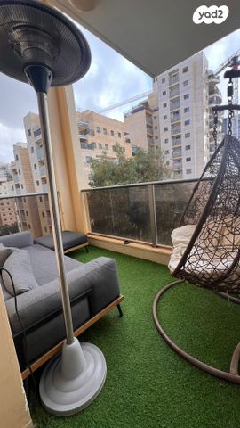 דירה, איסר הראל, פתח תקווה