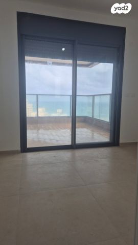 דירה, אמנון ליפקין שחק, נוף הטיילת, נתניה