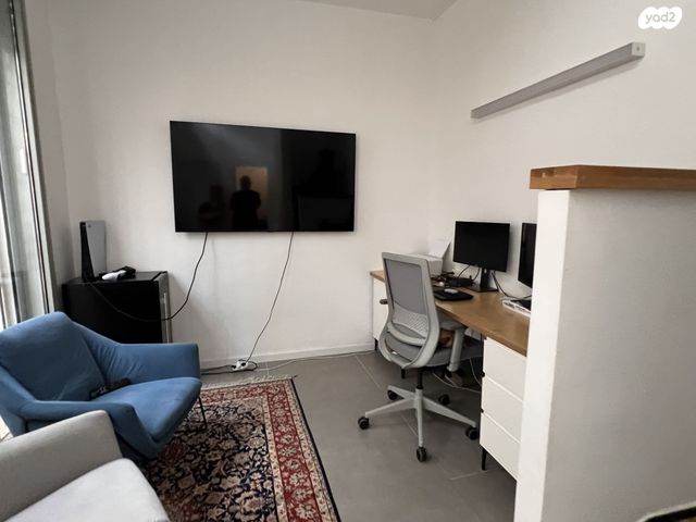 דירת גן, רבקה גובר, הרצליה