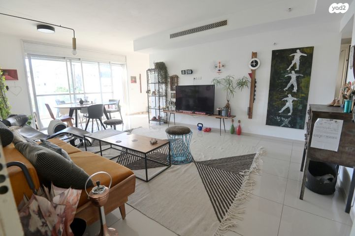 דירה, הרצליה