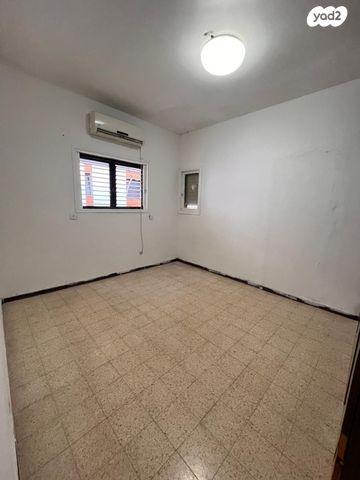 דירה, טרומפלדור 54, כפר גנים א, פתח תקווה