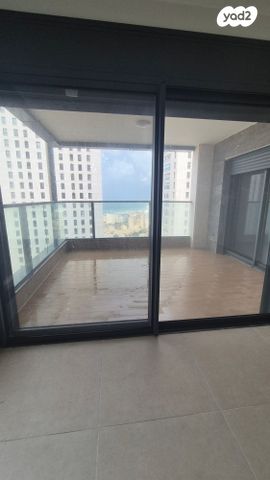 דירה, אמנון ליפקין שחק, נוף הטיילת, נתניה