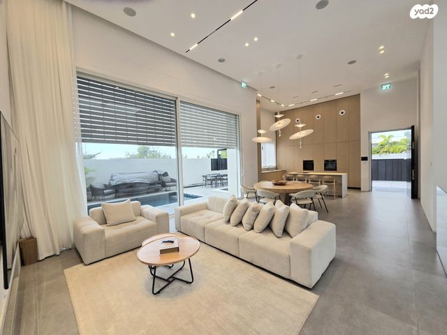 הרקיע, הגולף