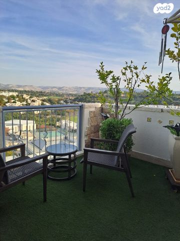 גג/ פנטהאוז, מודיעין מכבים רעות