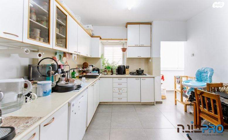 דירה, מנוחה ונחלה 18, ג' / מרכז מזרח העיר, רחובות