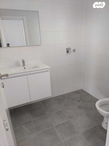 דירה, בת חפר