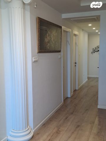 גג/ פנטהאוז, מודיעין מכבים רעות