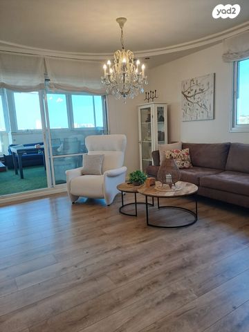 גג/ פנטהאוז, מודיעין מכבים רעות