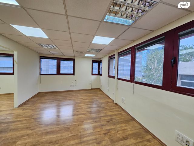 דרך מנחם בגין 14