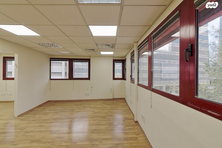 דרך מנחם בגין 14