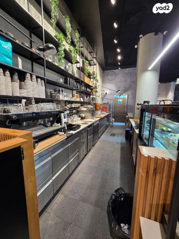 חנויות/ שטח מסחרי, שדרות הפלי"ם 2, קרית הממשלה ע"ש רבין, חיפה