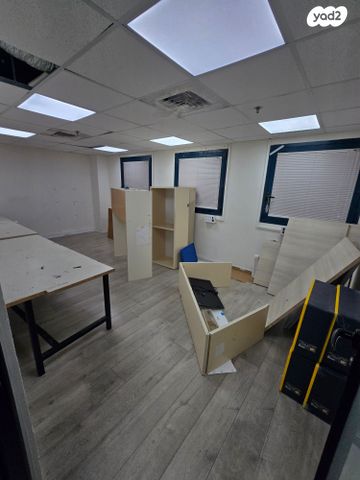 חנויות/ שטח מסחרי, שדרות ההסתדרות 25, צומת הקריות, חוף שמן, חיפה