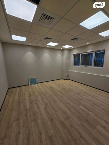 חנויות/ שטח מסחרי, שדרות הפלי"ם 2, קרית הממשלה ע"ש רבין, חיפה