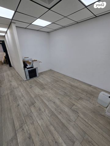 חנויות/ שטח מסחרי, שדרות ההסתדרות 25, צומת הקריות, חוף שמן, חיפה