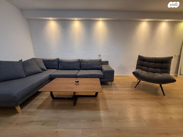 קליניקות, הדר, הוד השרון