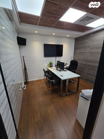 חנויות/ שטח מסחרי, שדרות ההסתדרות 25, צומת הקריות, חוף שמן, חיפה