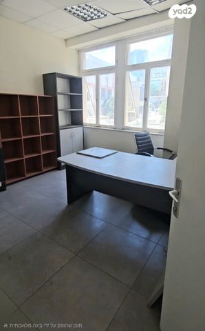 משרדים, דרך יפו, שער פלמר, תחנת רכבת השמונה, חיפה