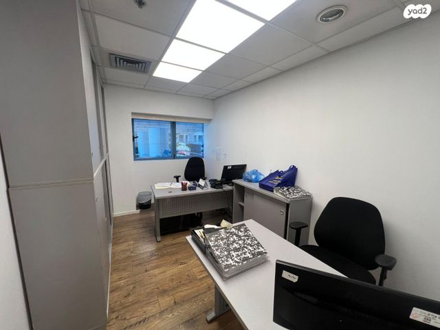 משרדים, יגאל אלון, ביצרון ורמת ישראל, תל אביב יפו