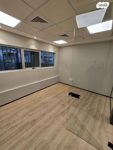 משרדים, שדרות הפלי"ם 2, קרית הממשלה ע"ש רבין, חיפה