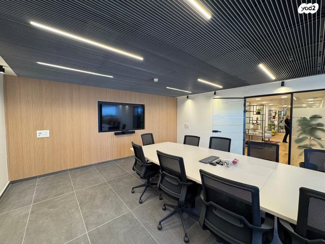 משרדים, קיסריה