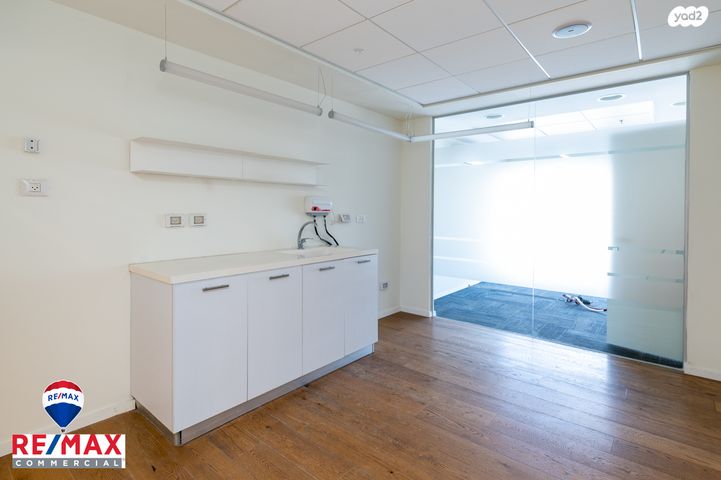 משרדים, קיסריה