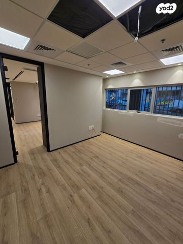 חנויות/ שטח מסחרי, שדרות הפלי"ם 2, קרית הממשלה ע"ש רבין, חיפה