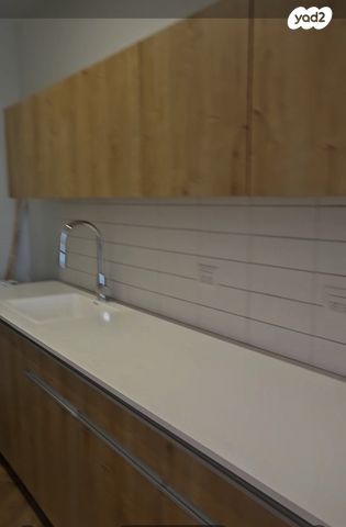 משרדים, הרב ניסנבאום 37, בת ים