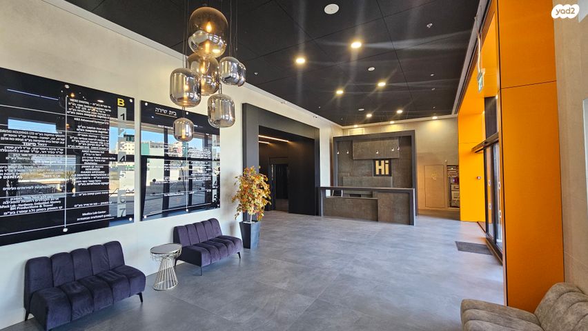 משרדים, האלוף יעקב פרי 1, רחובות ההולנדית, רחובות