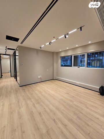 חנויות/ שטח מסחרי, שדרות הפלי"ם 2, קרית הממשלה ע"ש רבין, חיפה