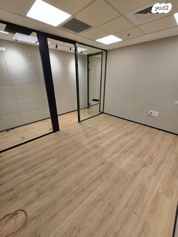 חנויות/ שטח מסחרי, שדרות הפלי"ם 2, קרית הממשלה ע"ש רבין, חיפה