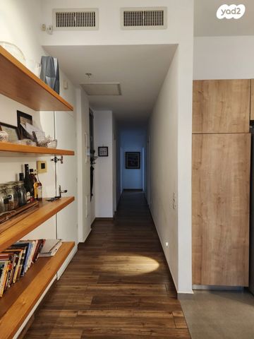 בניין משרדים, גני שרונה, קרית הממשלה, תל אביב יפו