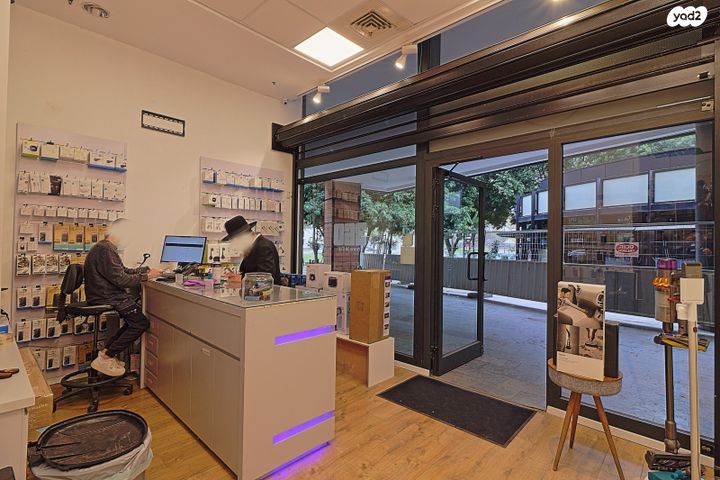 חנויות/ שטח מסחרי, הברזל, עתידים, אזור התעסוקה רמת החייל, תל אביב יפו