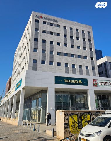 משרדים, האלוף יעקב פרי 1, רחובות ההולנדית, רחובות