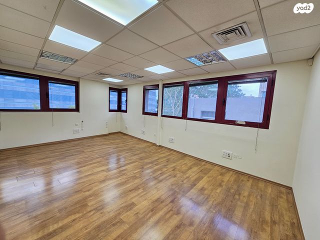 דרך מנחם בגין 14