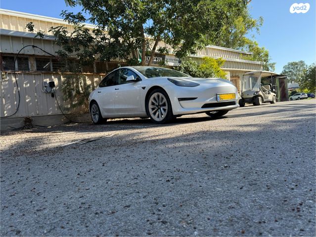 מודעת רכב טסלה מודל 3