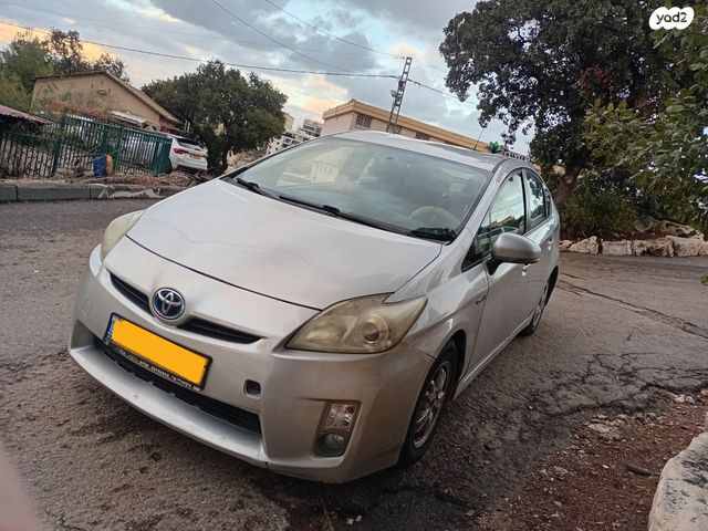 טויוטה פריוס