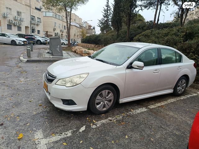 סובארו B4/לגאסי