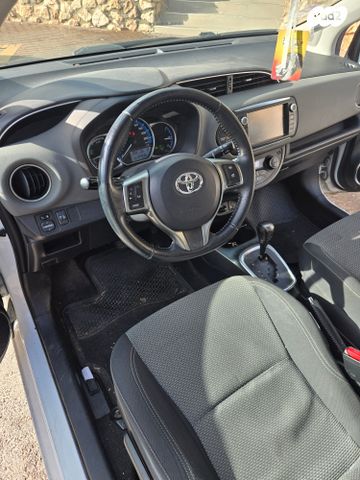 טויוטה יאריס