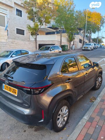 טויוטה יאריס קרוס