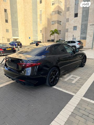 אלפא רומיאו ג'וליה