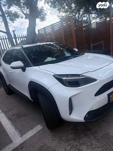 טויוטה יאריס קרוס