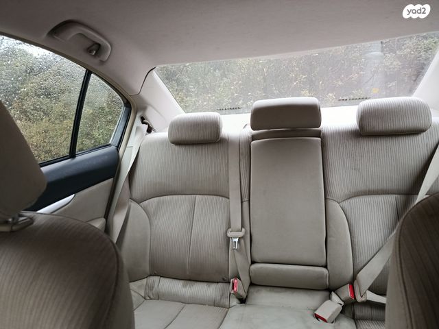 סובארו B4/לגאסי