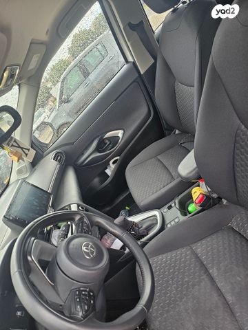 טויוטה יאריס קרוס