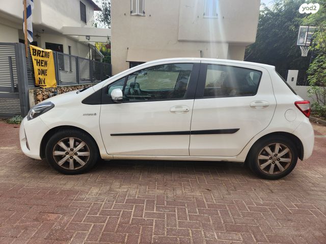 טויוטה יאריס